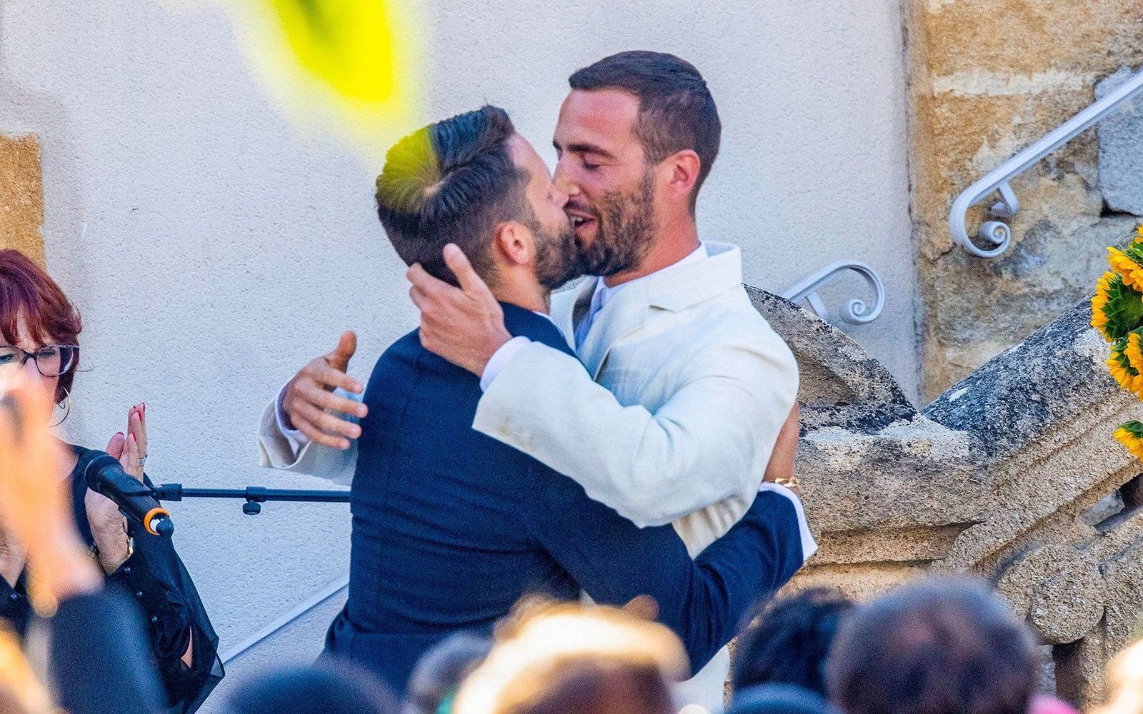 Stilisti Simon Porte Jacquemus dhe partneri i tij bëhen prindër të binjakëve